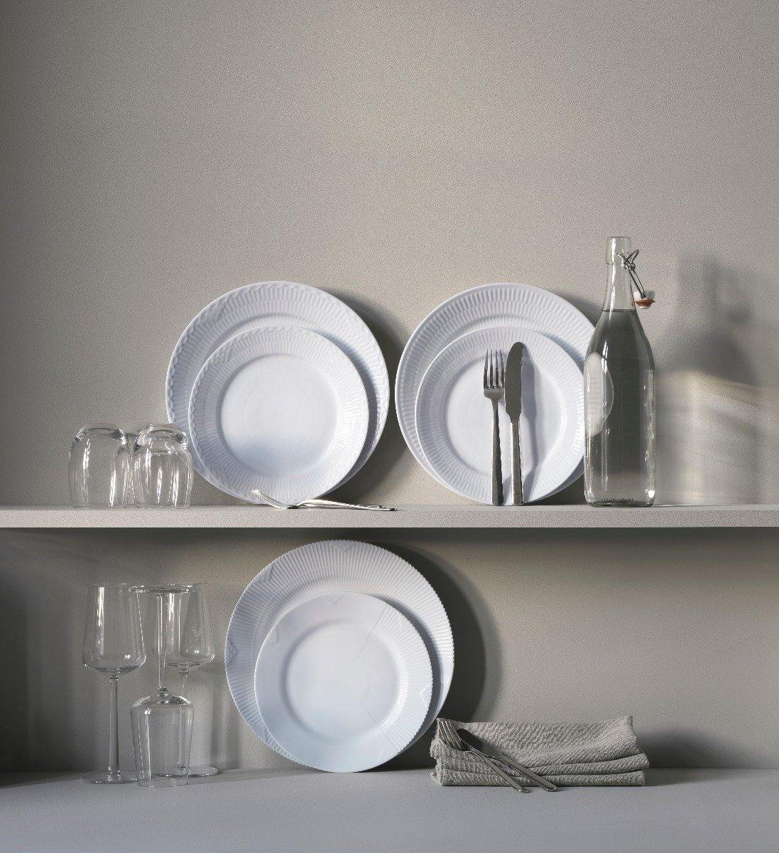 Royal Copenhagen Hvid riflet Halvblonde tallerken - 22 cm. - Bahne